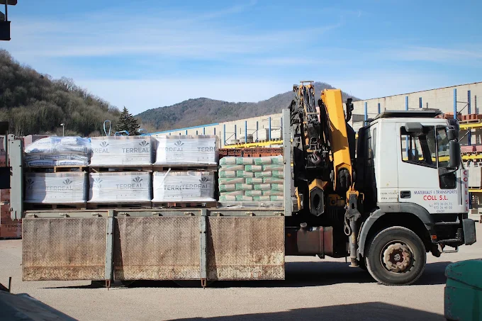 MATERIALES Y TRANSPORTES COLL S.L.